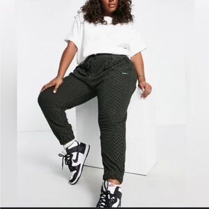 NWT- Nike- HR Dark Grey Chevron Terry Joggers- 2XL- Tall Girl Friendly- Unisex